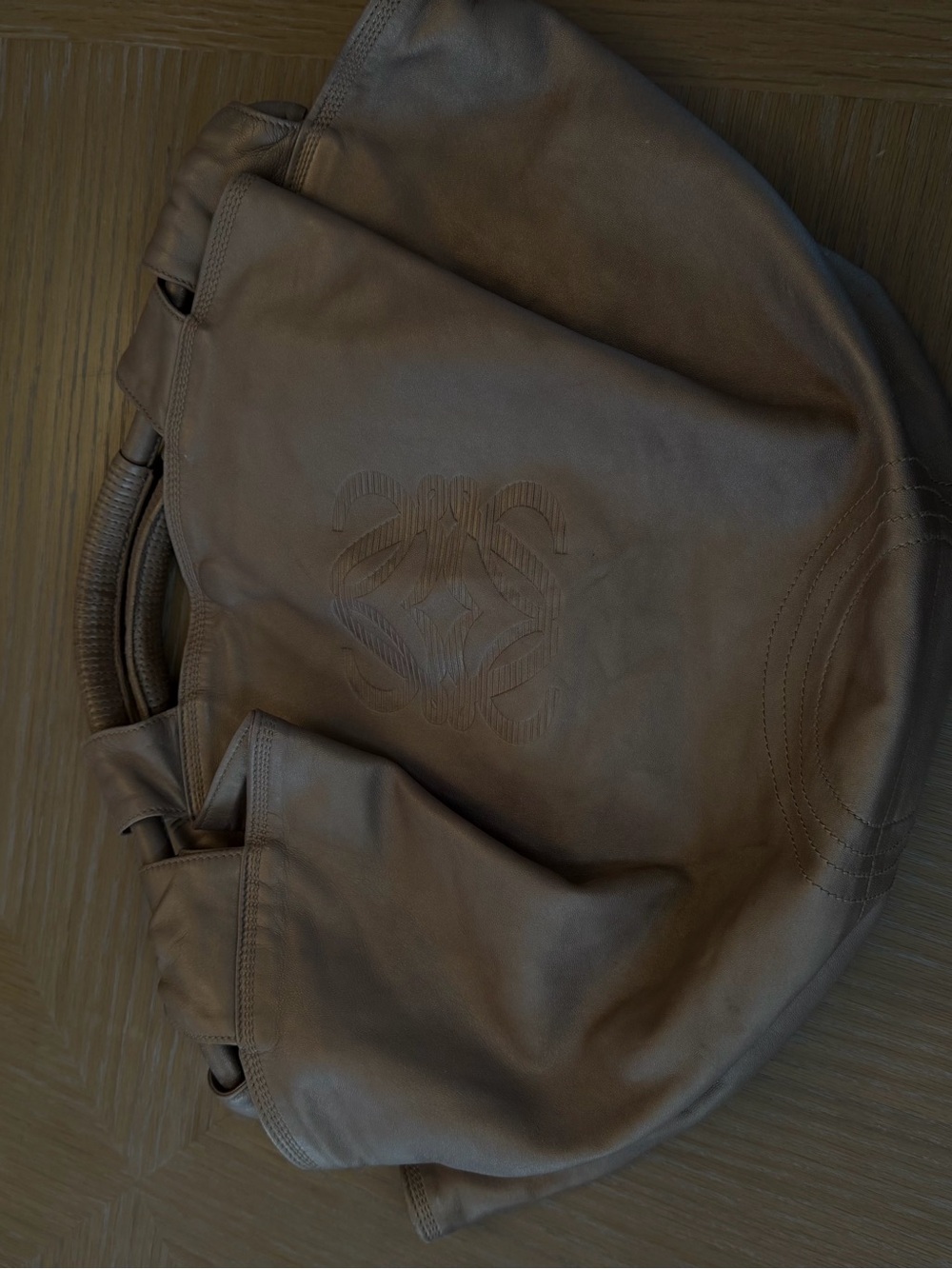 Loewe Taupe Leather Shoulder Bag with Embossed Anagram - Picture 2 of 12
